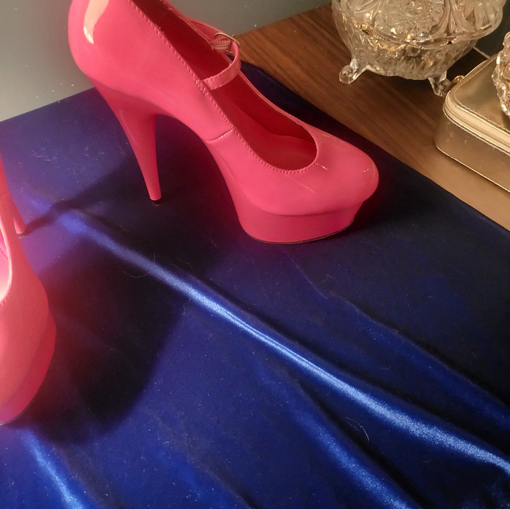 Pleasers hot pink size 7